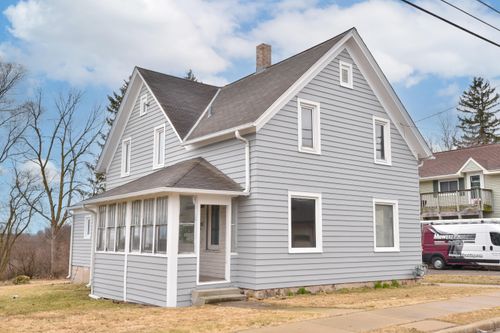 825 Fredonia Ave, Fredonia, WI, 53021-9412 | Card Image