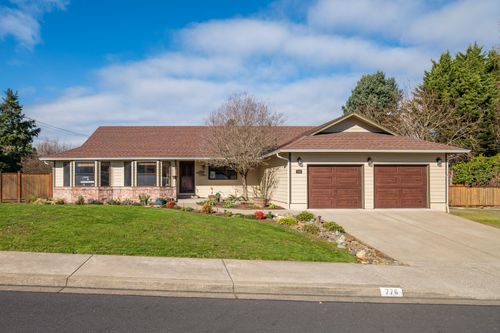 776 Delsie Dr, Grants Pass, OR, 97527-6058 | Card Image