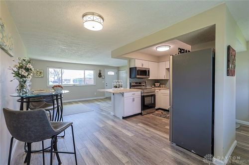 5595 Shady Oak St, Huber Heights, OH, 45424-4266 | Card Image
