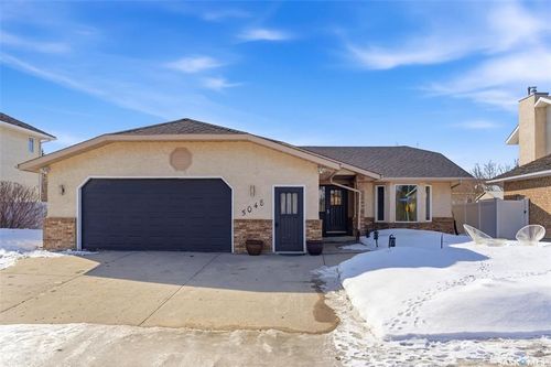 5048 Queen St, Regina, SK, S4S7E4 | Card Image