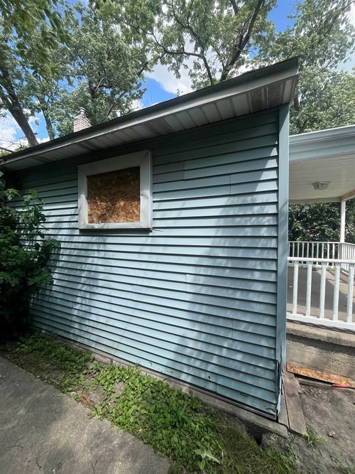 3617 Davison Rd, Flint, MI, 48506-3973 | Card Image