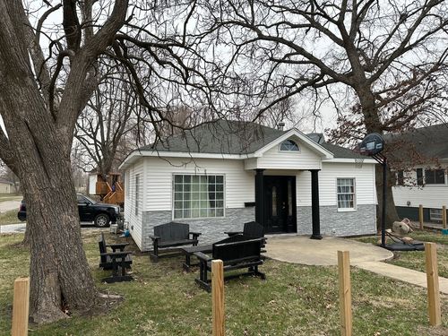 412 W Harrison St, Villa Grove, IL, 61956-1023 | Card Image