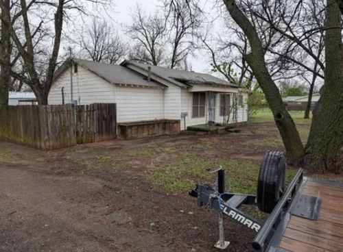 201 S Park Ave, Iowa Park, TX, 76367-2329 | Card Image