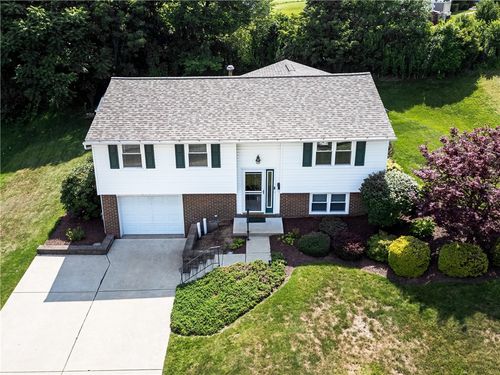 3139 New Hampshire Dr, Lower Burrell, PA, 15068-3547 | Card Image