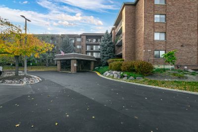 117 - 51 Old Oak Drive, Condo with 2 bedrooms, 2 bathrooms and 1 parking in Buffalo Grove IL | Image 2