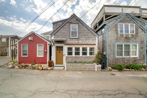 4 Middle Rd, Rockport, MA, 01966-1609 | Card Image