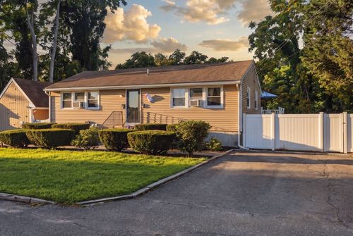 99-99 Central St, Woburn, MA, 01801-4529 | Card Image