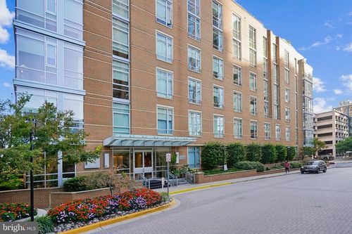 304-12025 New Dominion Pkwy, RESTON, VA, 20190-6266 | Card Image