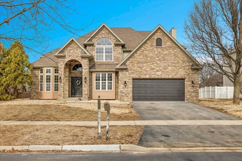 555 Bluestem Dr, Yorkville, IL, 60560-9081 | Card Image