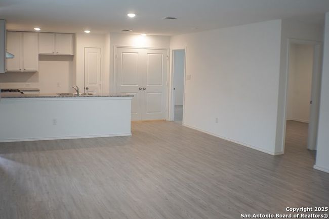 7119 Satellite Way, House other with 3 bedrooms, 2 bathrooms and null parking in San Antonio TX | Image 4