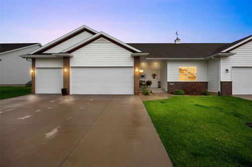 3223 Silver Oak Trl, Marion, IA, 52302-8400 | Card Image