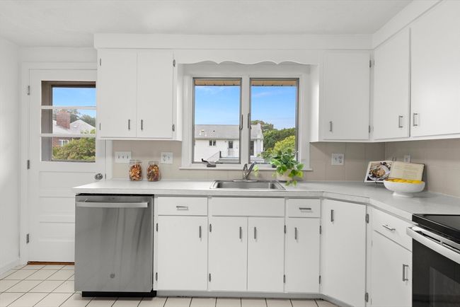 25 Summer St, House other with 4 bedrooms, 3 bathrooms and 6 parking in Nahant MA | Image 13