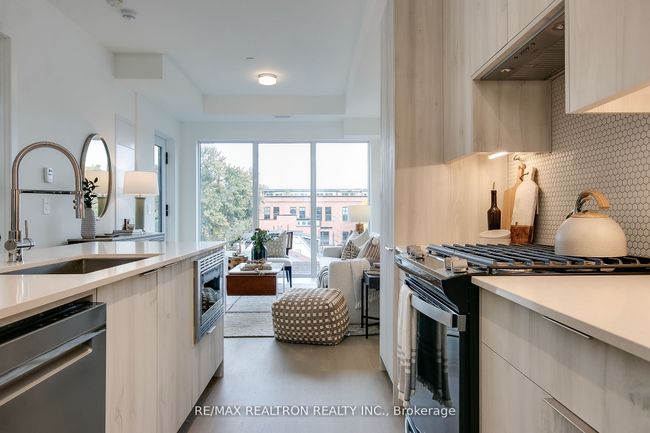 404 - 495 Logan Ave, Condo with 2 bedrooms, 2 bathrooms and 1 parking in Toronto ON | Image 7