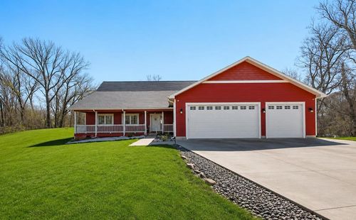 438 Wildwood Rd, Mahtomedi, MN, 55115 | Card Image