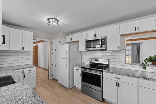 17504 E R D Mize Rd, Independence, MO, 64057-1541 | Card Image