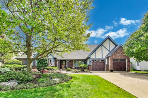 2041 Chatham Dr, Wheaton, IL, 60189-5860 | Card Image