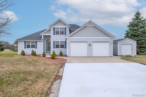 2173 Fawn Glen Cir, Lapeer, MI, 48446-8395 | Card Image