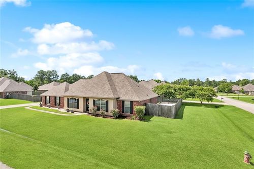 714 Seabiscuit Loop S, Madisonville, LA, 70447-3502 | Card Image