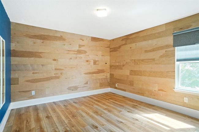 Sitting room with ceiling fan | Image 21