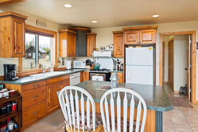 Main Cabin - Kitchen | Image 28