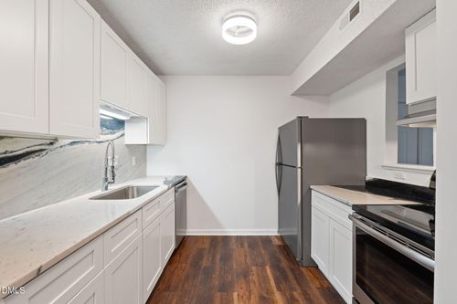 e-521 Mystic Dr, Greensboro, NC, 27406-5179 | Card Image