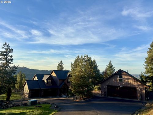 650 Southridge Way, Roseburg, OR, 97470-1171 | Card Image