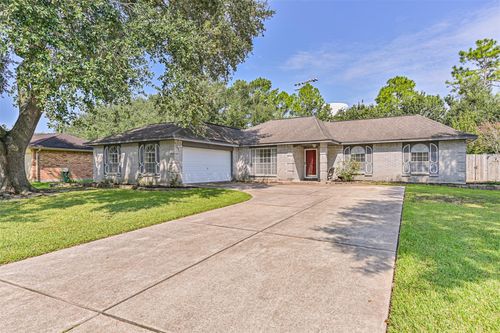 1115 W Castlewood Ave, Friendswood, TX, 77546-5329 | Card Image