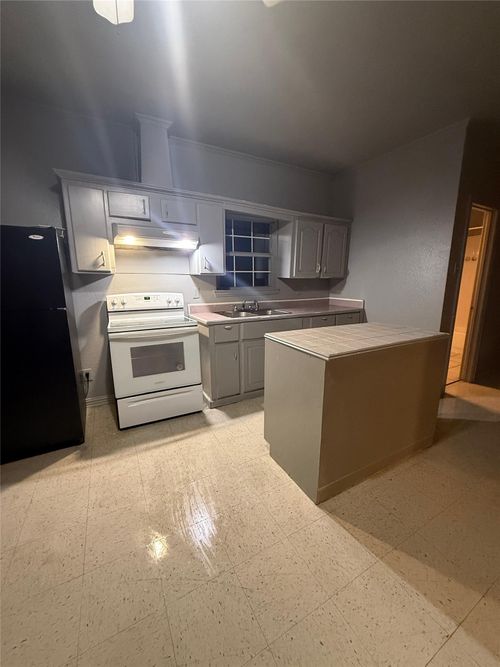 609 Elwayne Ave, Dallas, TX, 75217-5153 | Card Image