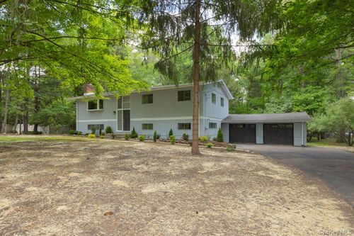 12 Dale Rd, Airmont, NY, 10952-4109 | Card Image