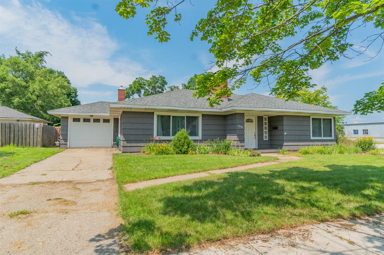 Fulton Ave, Grand Haven, MI 49417