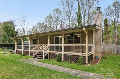 31 Elizabeth Ln, Maggie Valley, NC, 28751-7402 | Card Image