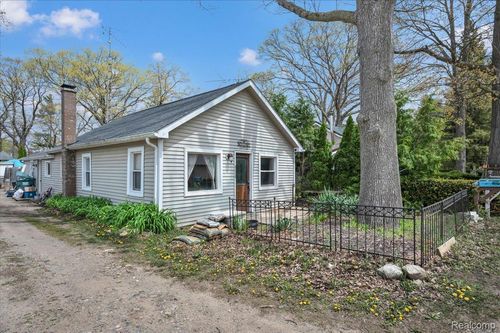 4918 Lewis Ave, Otter Lake, MI, 48464-9412 | Card Image