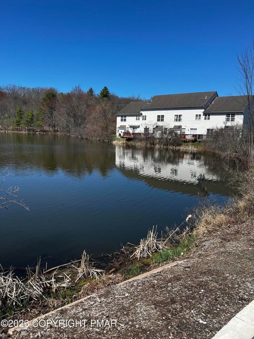 303 Victoria Way, East Stroudsburg, PA, 18302-6733 | Card Image