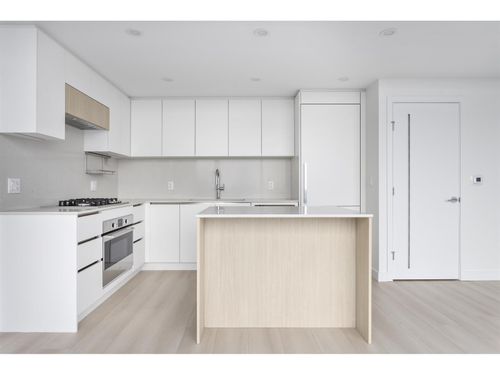 409-13573 98a Avenue, Surrey, BC, V3T0X1 | Card Image