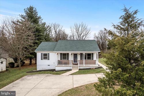 320 Beauregard Blvd, CHARLES TOWN, WV, 25414-4057 | Card Image