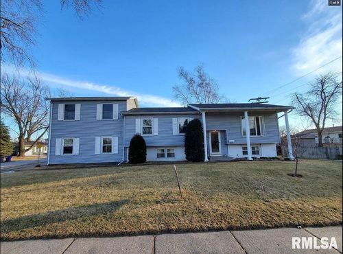 2107 Tanglefoot Ln, Bettendorf, IA, 52722-2795 | Card Image