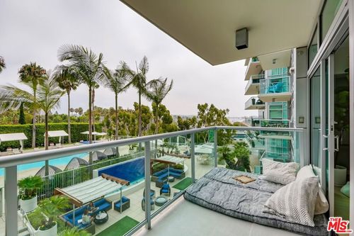 531-13700 Marina Pointe Dr, Marina del Rey, CA, 90292-9297 | Card Image