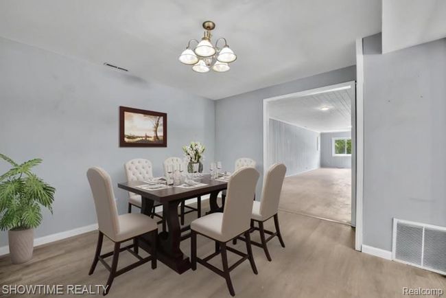 dining room staged | Image 4