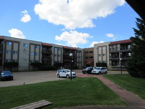 205-3090 15 Ave Se, Medicine Hat, AB, T1B3Z3 | Card Image