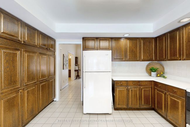 32 Petch Cres, House other with 4 bedrooms, 3 bathrooms and 4 parking in Aurora ON | Image 9