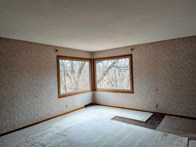 Main level living room | Image 19