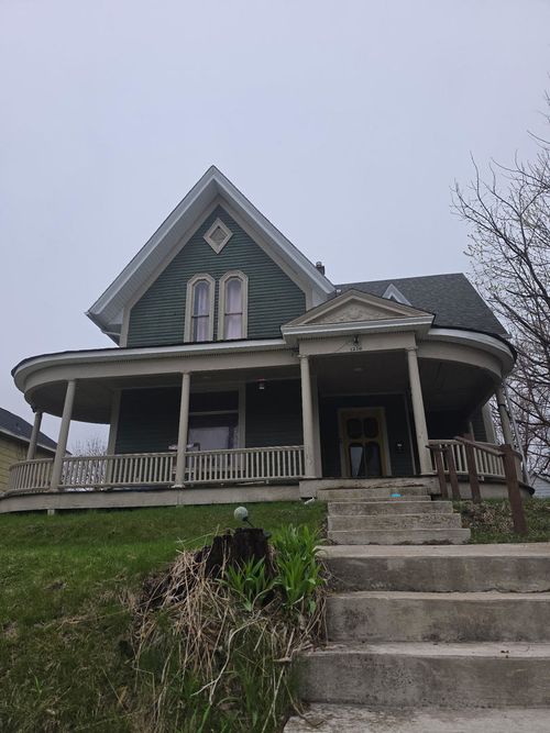 1210 Tremont Ave, Davenport, IA, 52803-4022 | Card Image