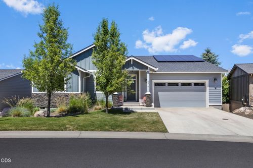 2318 Sw Valleyview Dr, Redmond, OR, 97756-8490 | Card Image
