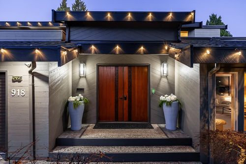 918 50b St, Delta, BC, V4M2V9 | Card Image