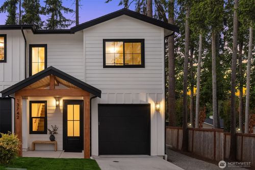 13742 Ne 101st St, Kirkland, WA, 98033-8856 | Card Image