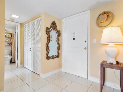 333 - 200 Diplomat Pkwy, Condo with 2 bedrooms, 2 bathrooms and null parking in Hallandale Beach FL | Image 3