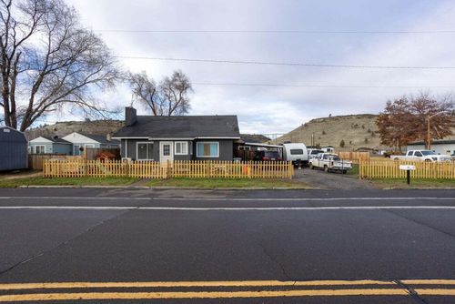 12 Sw 2nd St, Madras, OR, 97741-1406 | Card Image