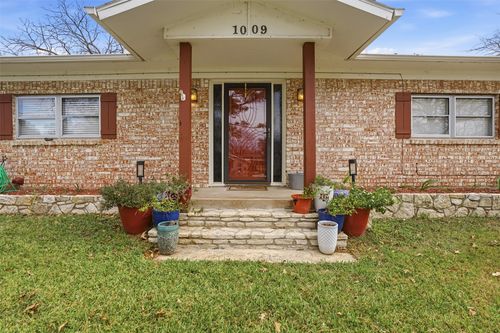 1009 Mustang Trl, Granbury, TX, 76049-5652 | Card Image