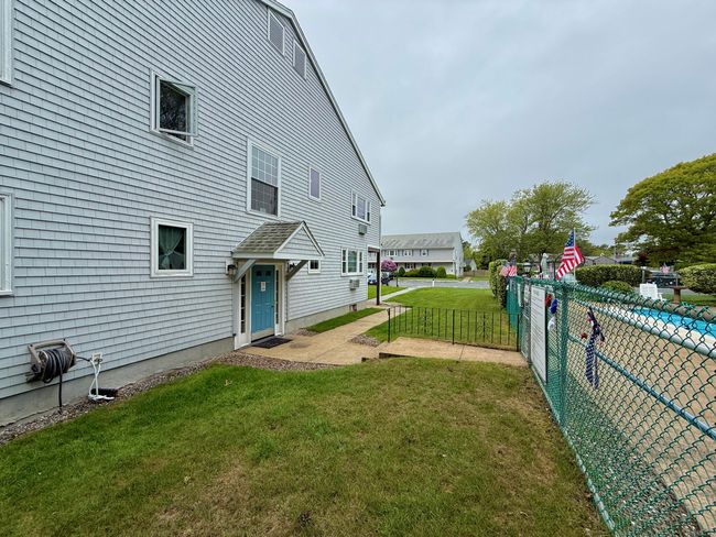 Exterior Entrance | Image 4