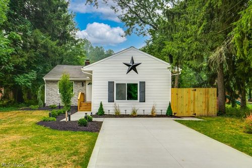 4867 Royalwood Rd, North Royalton, OH, 44133-4014 | Card Image